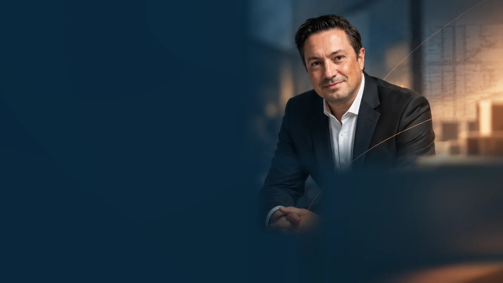 Manuel Pizarro, arquitecto técnico en su entorno de trabajo