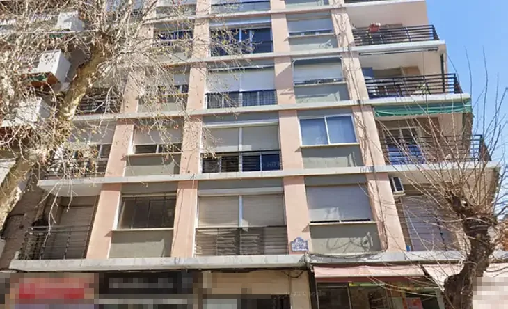 Fachada de una vivienda urbana evaluada para la certificación energética