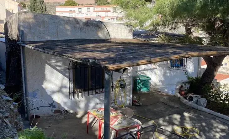 Fotografía de una parcela con edificación incluida en el expediente topográfico