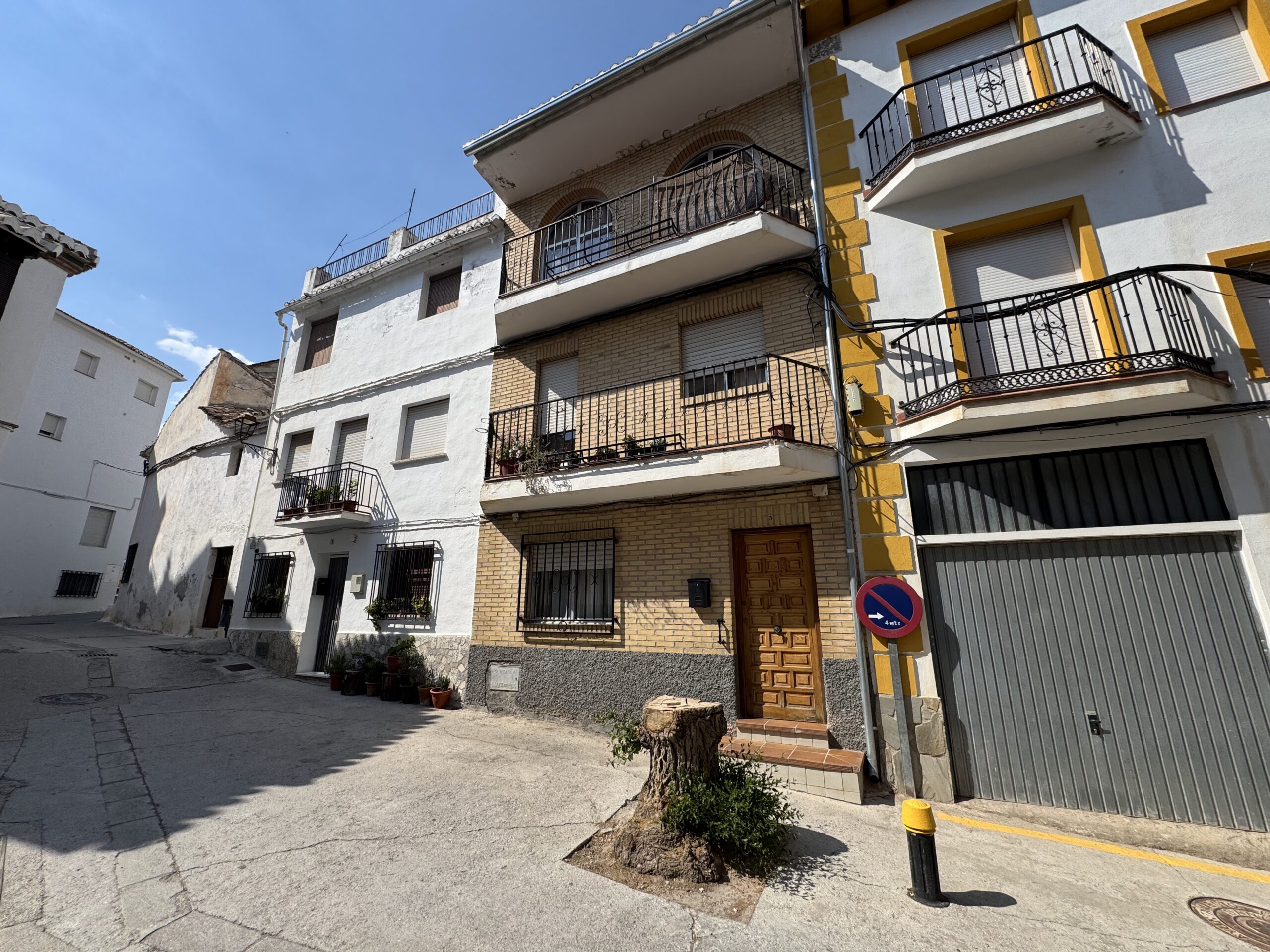 Edificio residencial objeto de valoración inmobiliaria en Huétor de Santillán