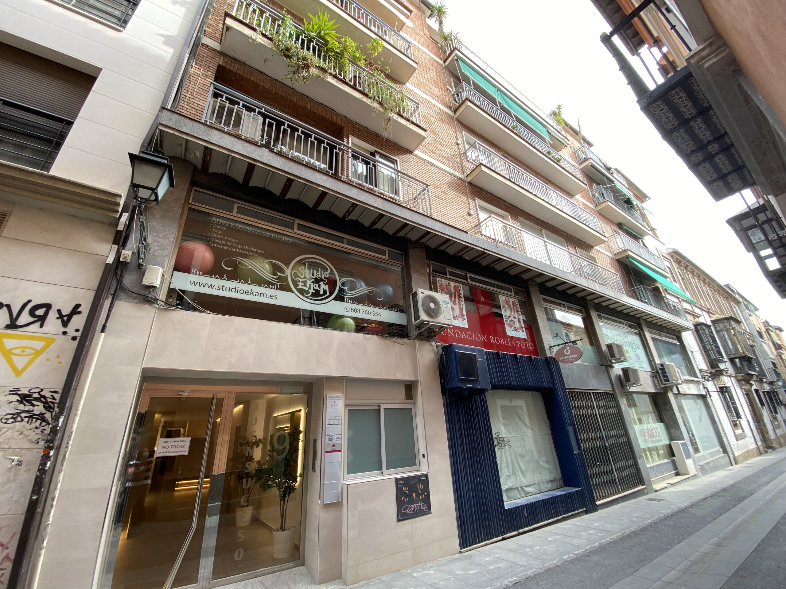 Fotografía de edificio residencial de seis plantas evaluado en Granada
